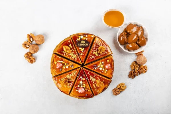 Торт Медовая фантазия с грецким орехом У Палыча 800 г — изображение 2